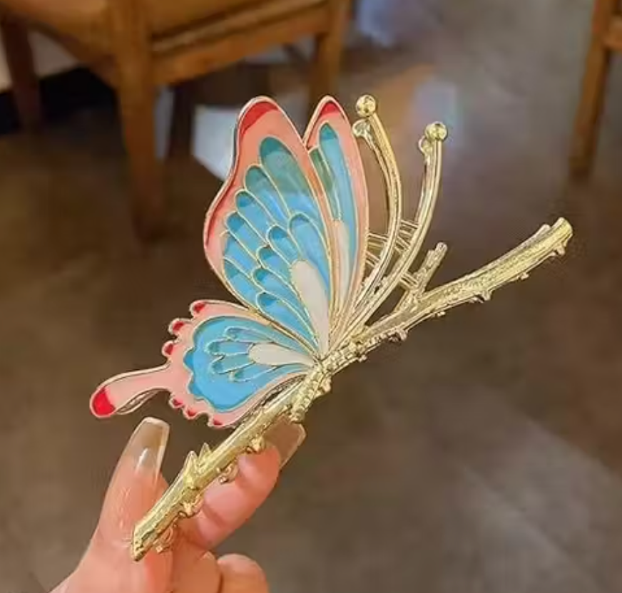 Queen’s Glow Hamper – Mug, Sunflower, Candle & Butterfly Clips - Gifttohampers